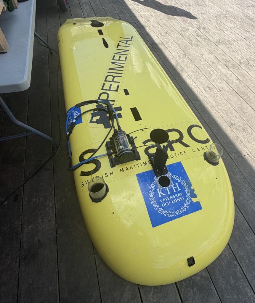 SMaRC-LoLo-long-range-auv-with-Succorfish-acoustic-modem-scaled