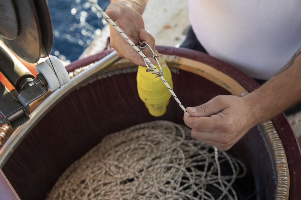fisherman-attaches-MyGearTag-to-fishing-net